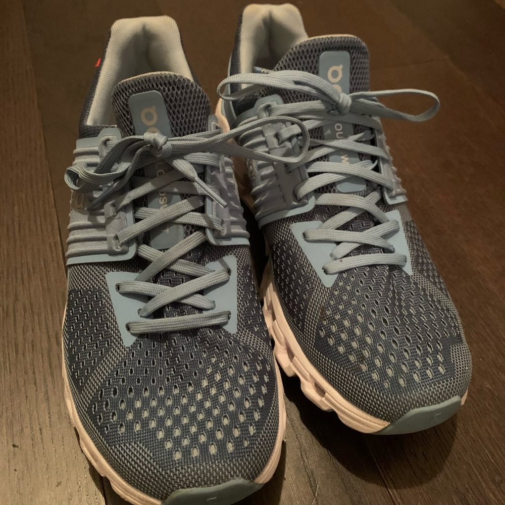 Women’s 8.5 OnClouds Blue